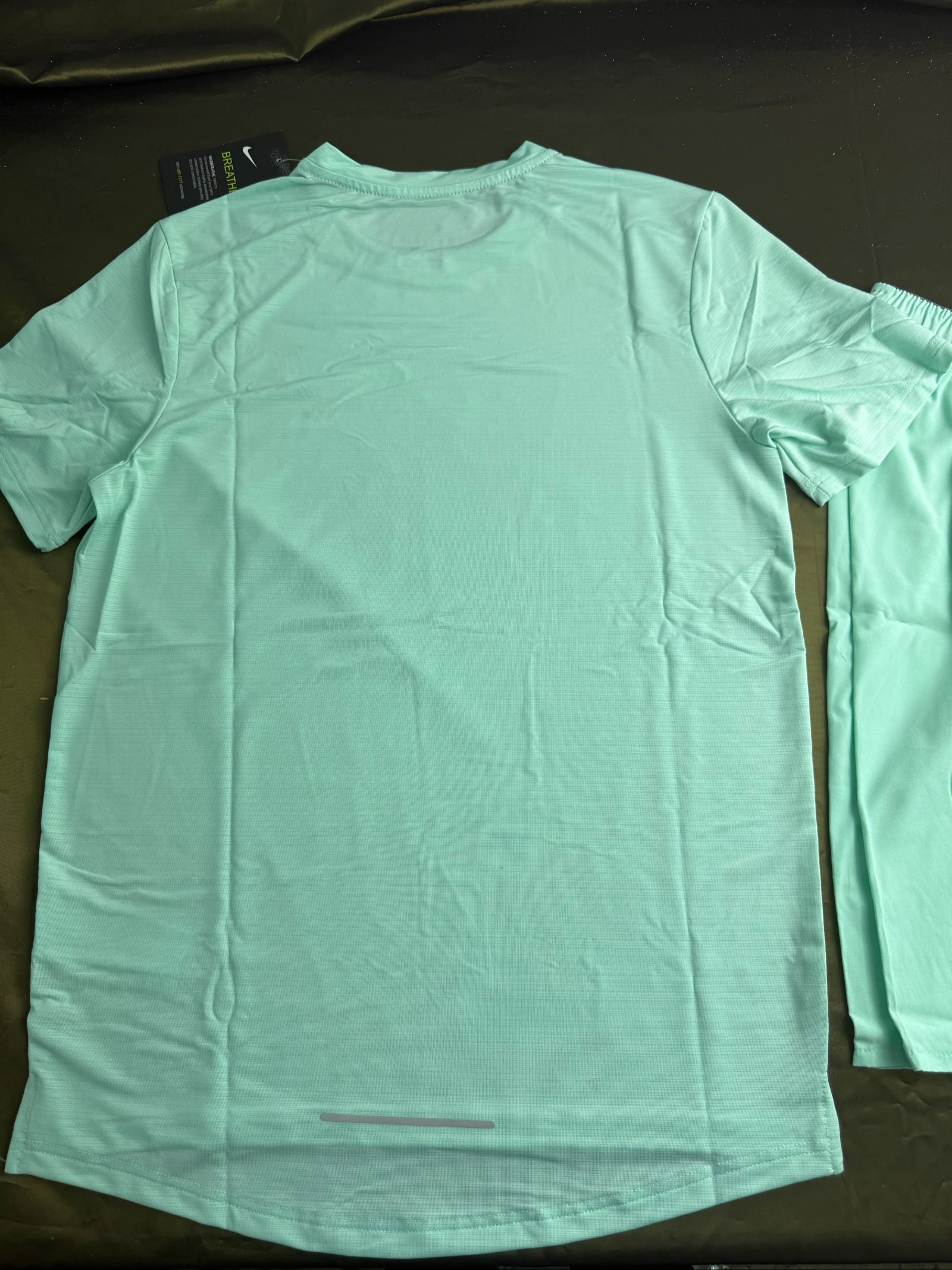 Ensemble T-shirt et short de sport Nike Dri-FIT Breathe pour hommes – Vert menthe – Neuf – photo 4